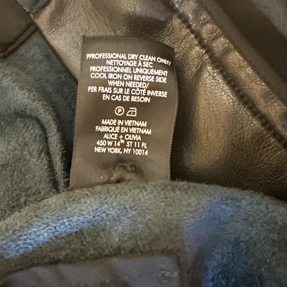 Alice + Olivia NWT Dylan Faux Leather Wide Leg in Black, size 4 - Picture 11 of 12